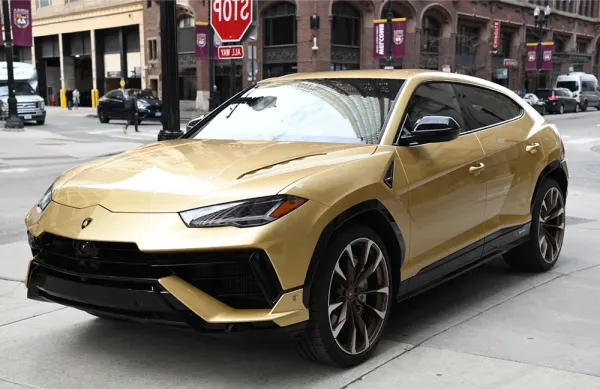 Lamborghini Urus S Golden